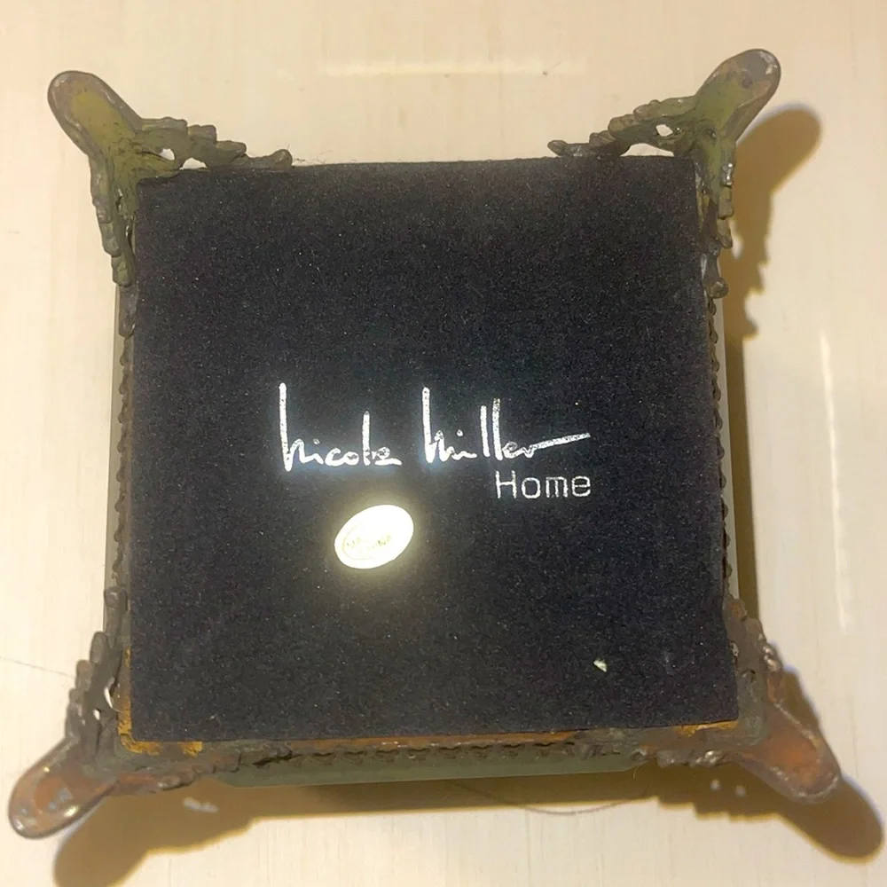 Besutiful Bird  glass jewelry Box.